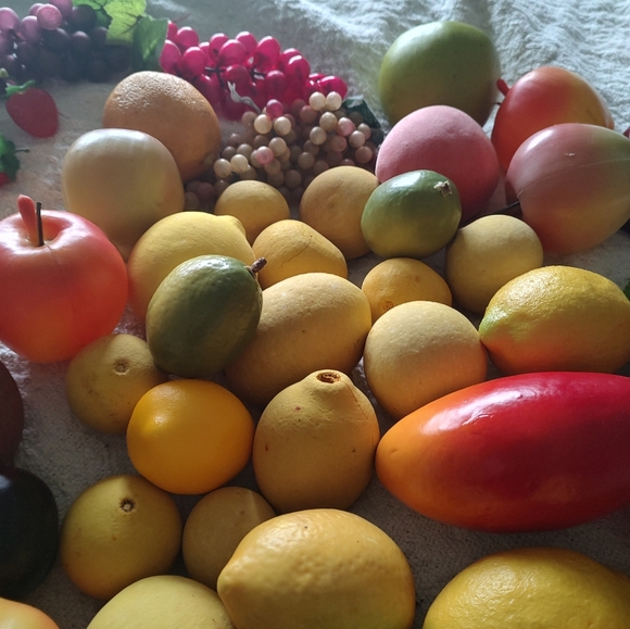 40 piece Realistic looking Artificial fruit Variety - Picture 6 of 8